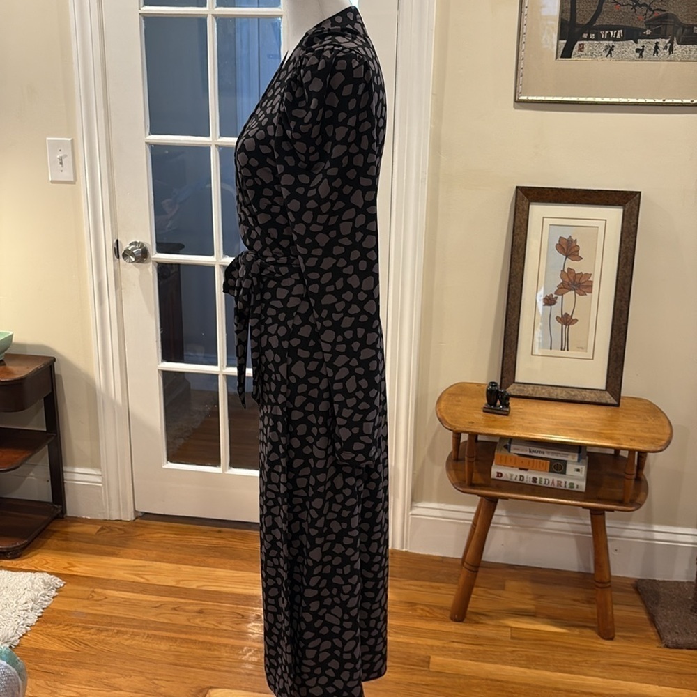Ann Taylor Black and Gray Wrap Dress V-Neck Long Sleeve. Size 6 - Picture 4 of 9